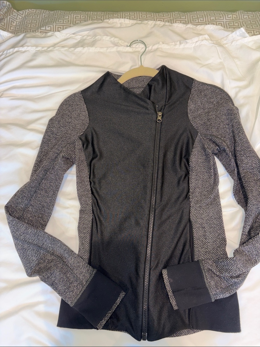 LULULEMON Black and Gray Athletic Zip Jacket SZ SMALL 4